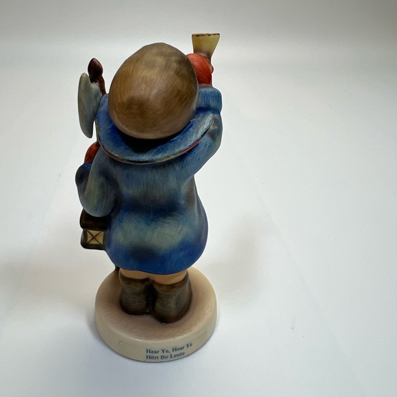 Goebel Hummel Hear Ye Hear Ye Ceramic Boy with Horn, Latern & Staff Figurine - Picture 4 of 12